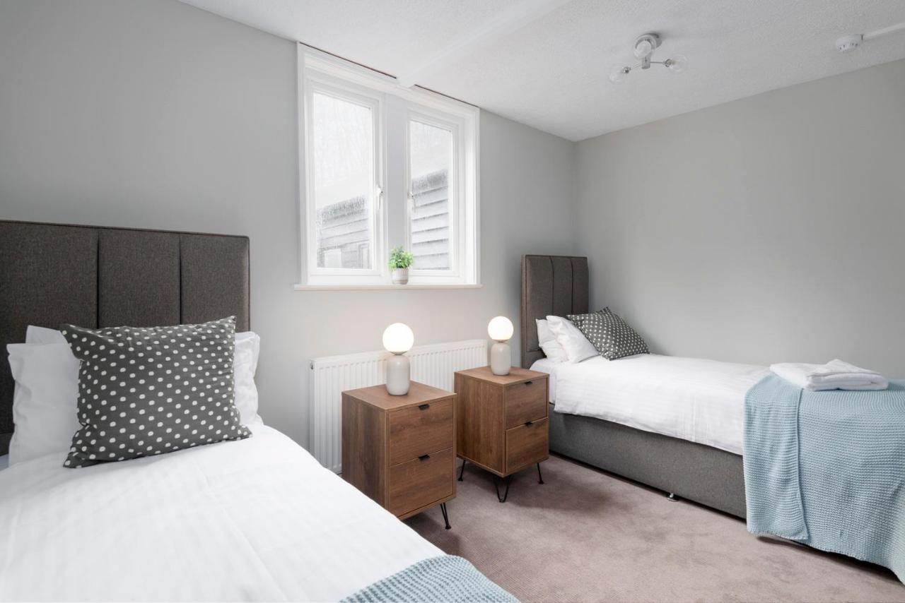 Lakeview Manor 4*