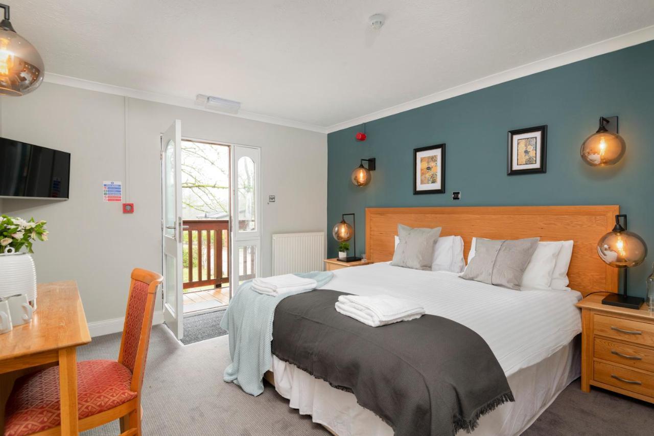 Lakeview Manor Hotel 4*